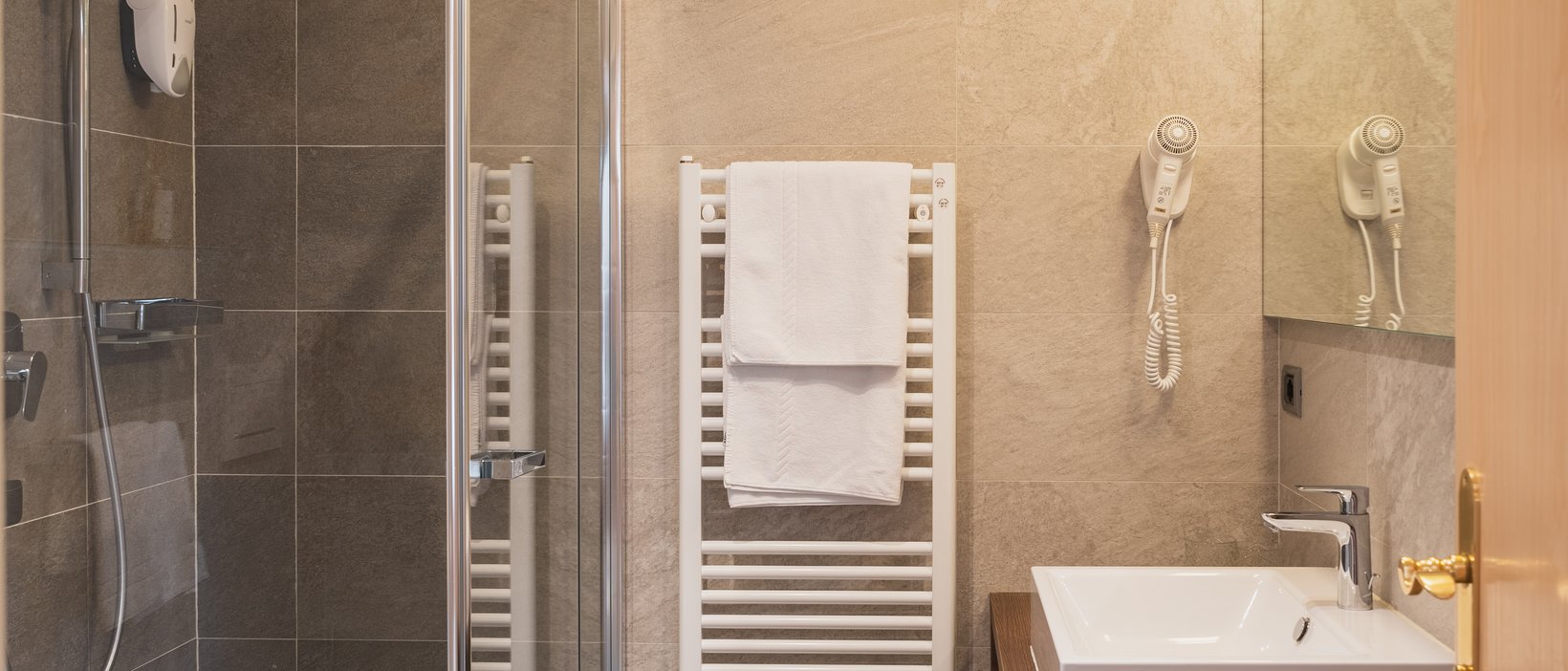 Die vier Häuser unserer Unterkunft im Pustertal Die vier Häuser unserer Unterkunft im Pustertal