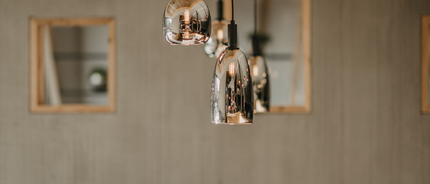 Hotel al Plan de Corones con spa: vacanza à la Christoph Lampade a sospensione cromate moderne in ambiente interno minimalista