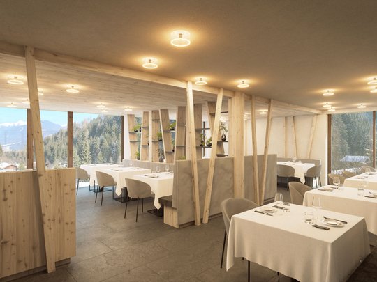 Regionale, alpine Küche im Hotel am Kronplatz in Südtirol Modernes Restaurant mit Holzdekor und Blick auf verschneite Berge