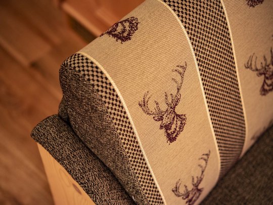 Hotel Christoph:immergetevi in in’atmosfera di benessere! Primo piano di una sedia con tessuto a motivo cervo