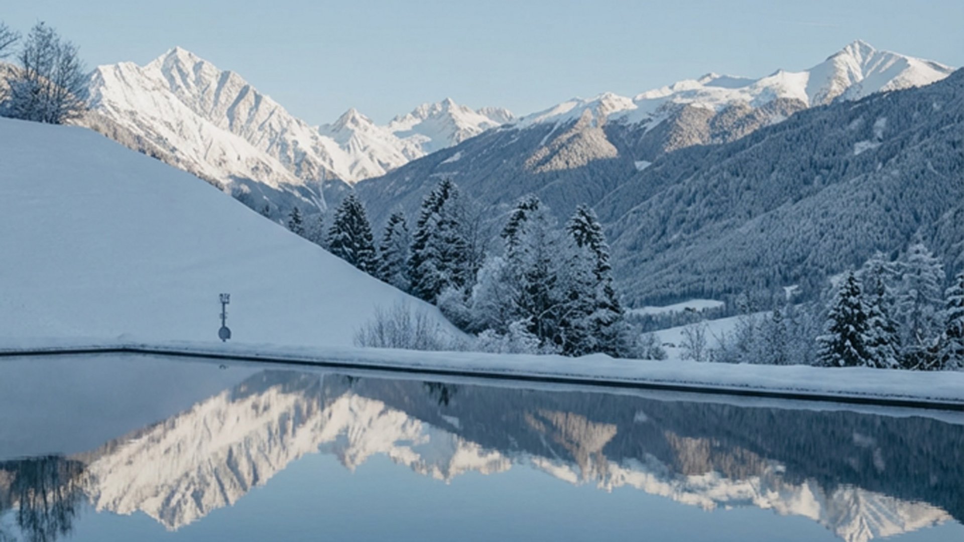 Concedetevi una pausa Montagne innevate riflesse in un lago calmo sotto un cielo azzurro