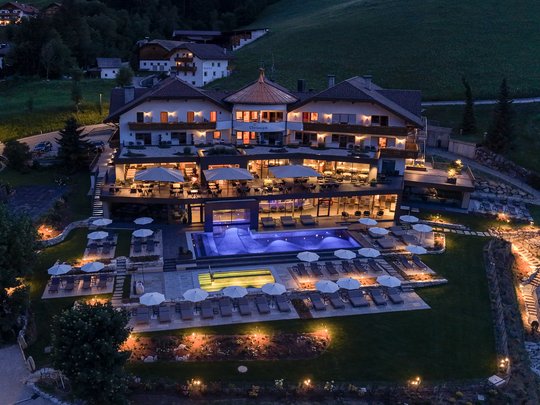 Welcome to Hotel Christoph in Olang, Plan de Corones/Kronplatz Welcome to Hotel Christoph in Olang, Plan de Corones/Kronplatz